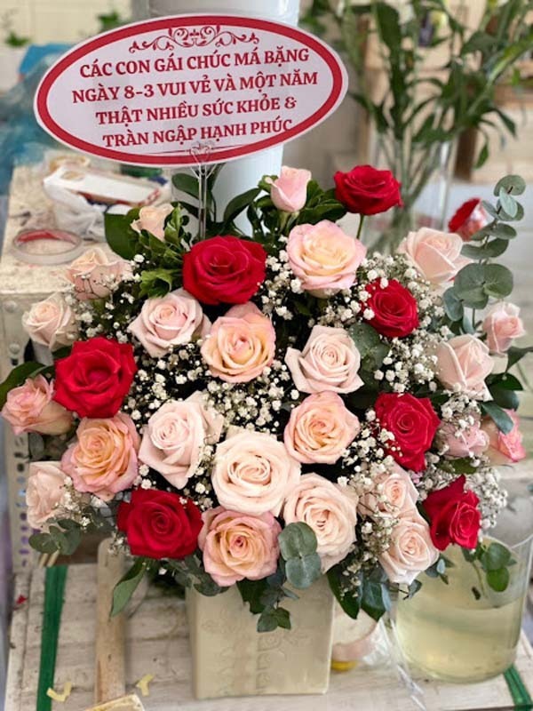 Giỏ hoa hồng đẹp ngày phụ nữ - Hoa Ngày Phụ Nữ 