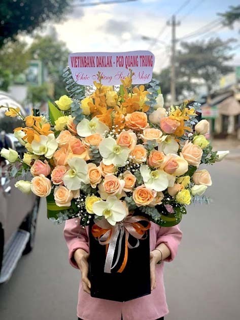 Giỏ hoa sinh nhật nắng vàng - hoa sinh nhật tại Đồng Nai