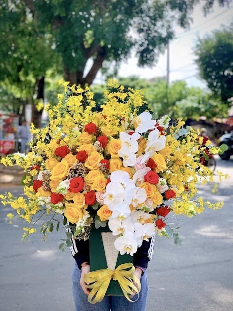 Giỏ hoa sinh nhật tặng giám đốc - hoa sinh nhật tặng cho ông xã