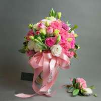 Hoa cưới đẹp kèm hoa chú rể